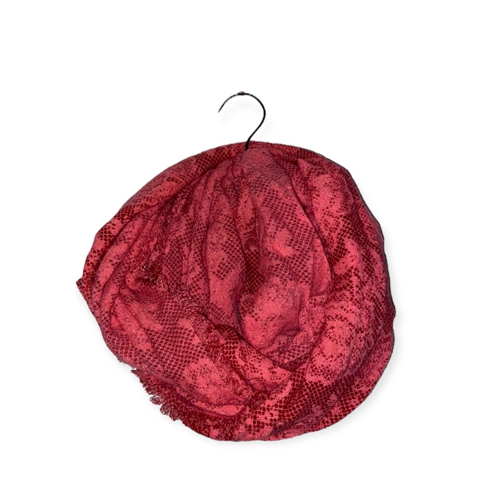 American eagle woman’s rose scarf